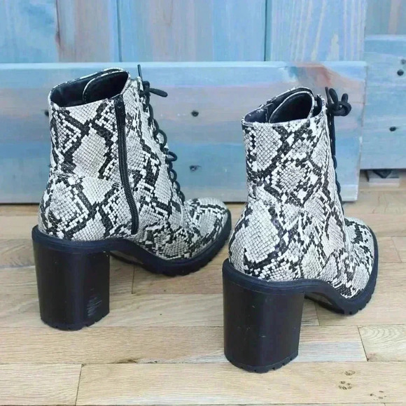 Faux Snakeskin Boots Forever 21 Lace Up Ankle Boots Side Zipper Size 10 NWOT - Picture 5 of 5